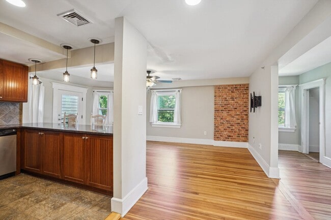 Building Photo - 184 Bellevue Ave