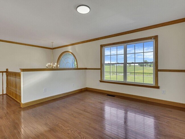 Building Photo - Your country retreat awaits!