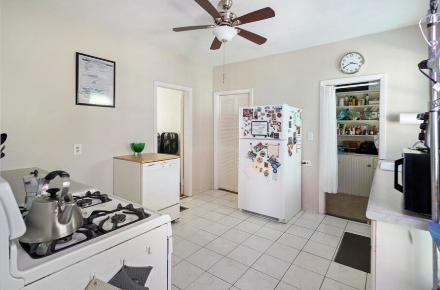 Building Photo - 44 Greenleaf Ave