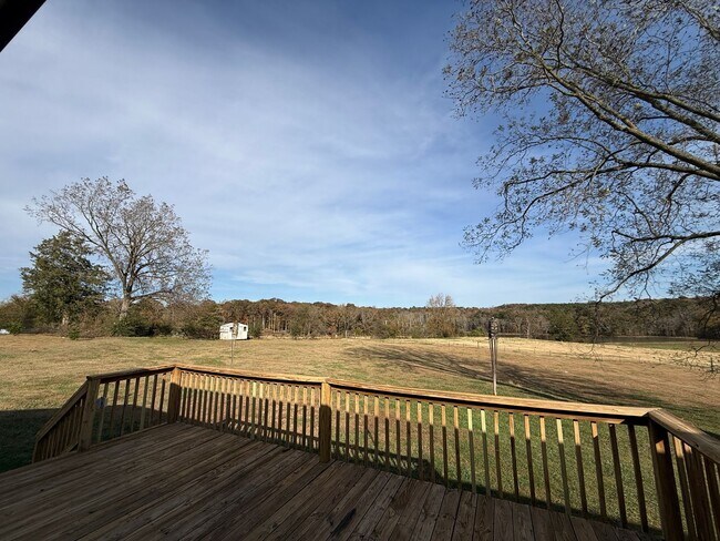 Building Photo - Charming Rural Home on 2+ Acres in Jackson...