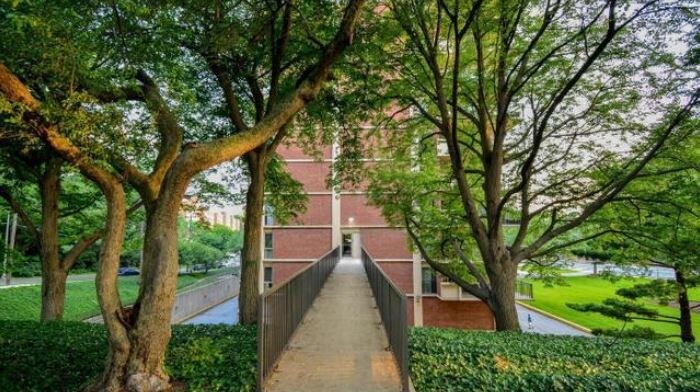 Building Photo - 1300 Army Navy Dr