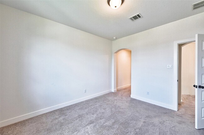 Building Photo - 6211 Shore Ridge Ct