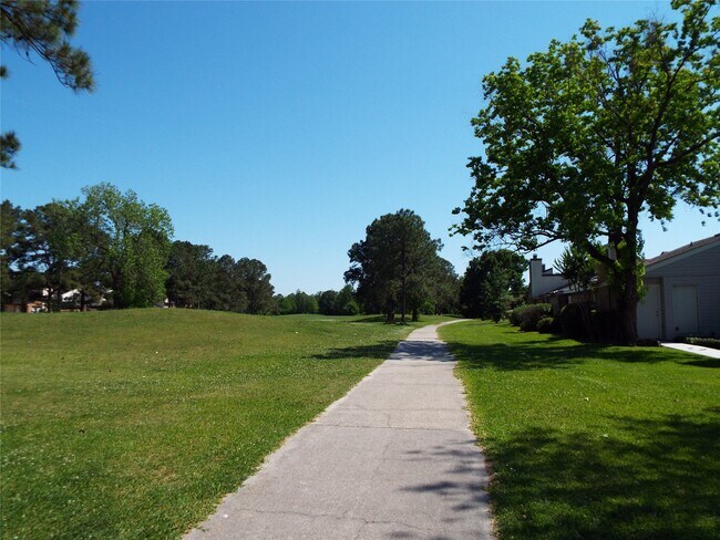 Building Photo - 7846 Green Lawn Dr