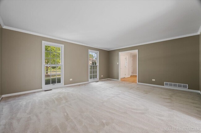 Building Photo - 2802 Wedgewood Dr
