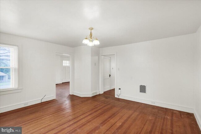 Building Photo - 144 E Baumstown Rd