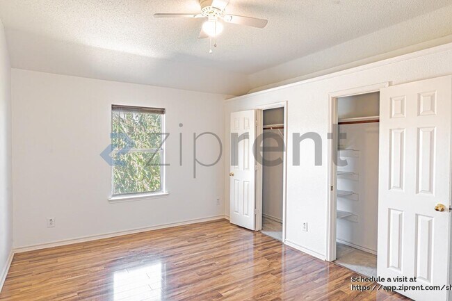 Building Photo - 514 Big Oak Ct