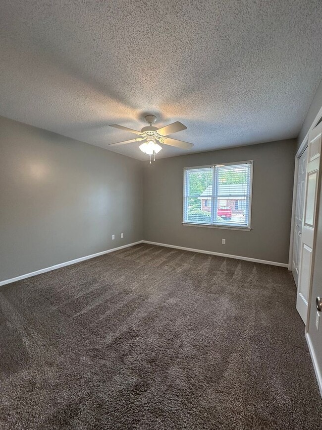 Building Photo - Whether you're downsizing or simply seekin...