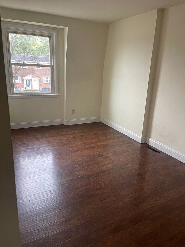 Building Photo - Alban Park Townhome