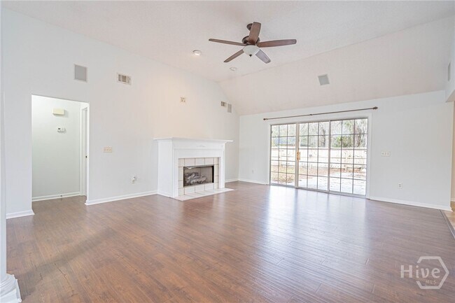 Building Photo - 114 Laurens Ln