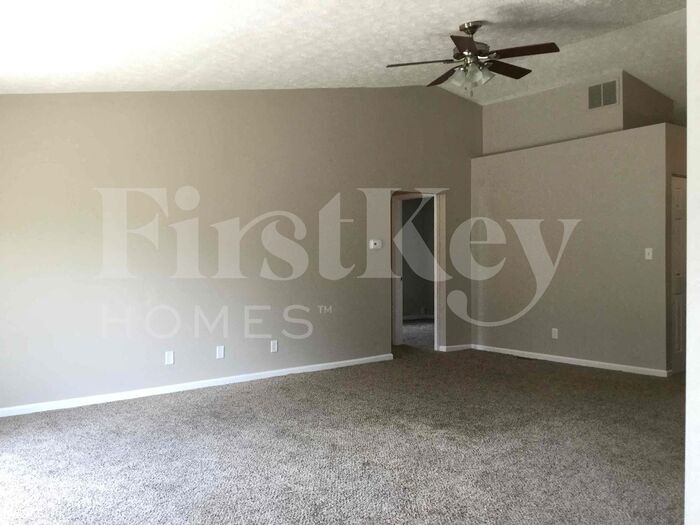 Building Photo - 274 Meadow Glen Dr