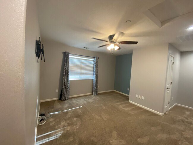 Building Photo - 709 Embassy Cir