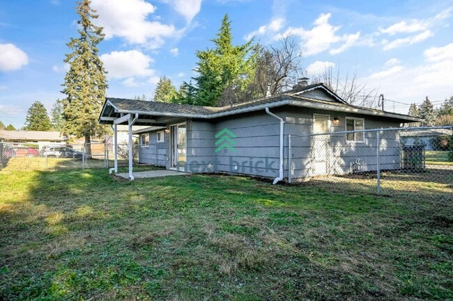 Building Photo - Charming 4-Bed Oasis in Renton with 2 Full Baths