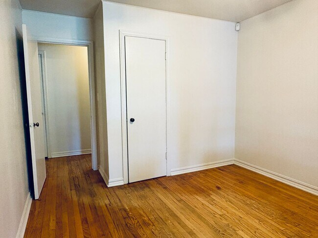 Building Photo - Central OKC Vintage Charm