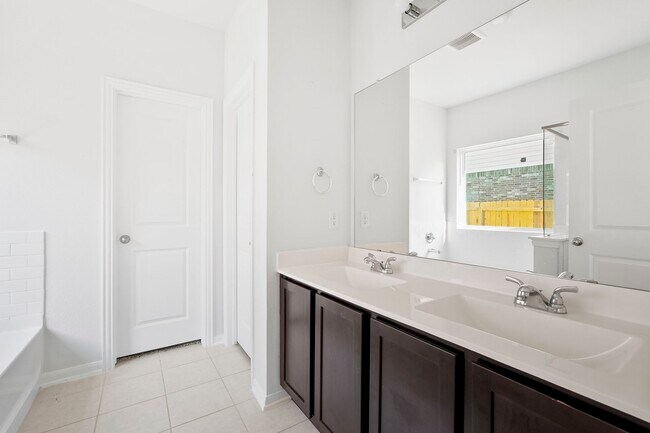 Building Photo - 7523 Parkview Dr