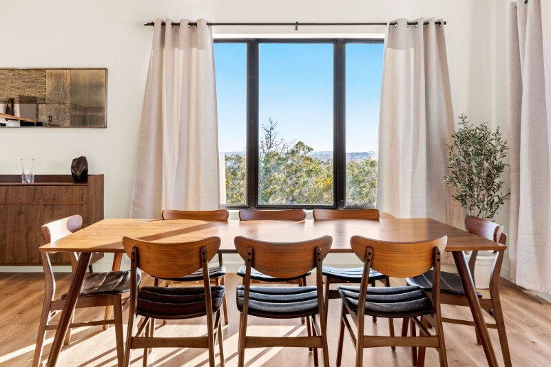 Building Photo - 1619 Lakeshore Dr