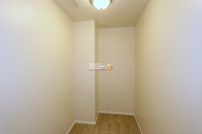 Building Photo - 601 E 4010 S
