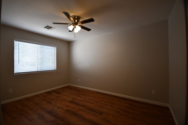 Building Photo - 3 Bed 2 Bath Single Level Home in Johnson Ranch! $1800 per month Plus fees