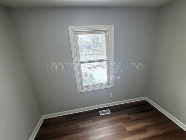 Building Photo - 303 2nd St