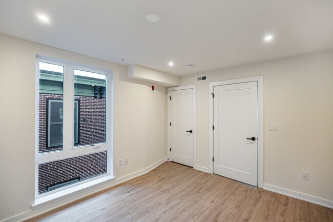 Building Photo - 933 N 29th St