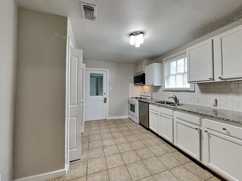 Building Photo - 2015 McMillan Ave