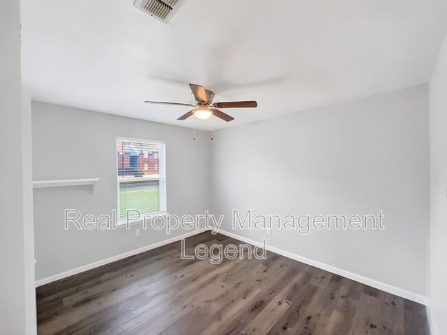 Building Photo - 109 N Heights Dr