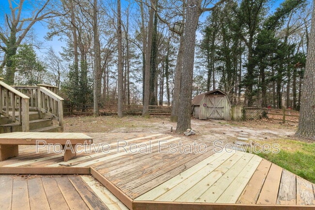 Building Photo - 5761 Luck Ln