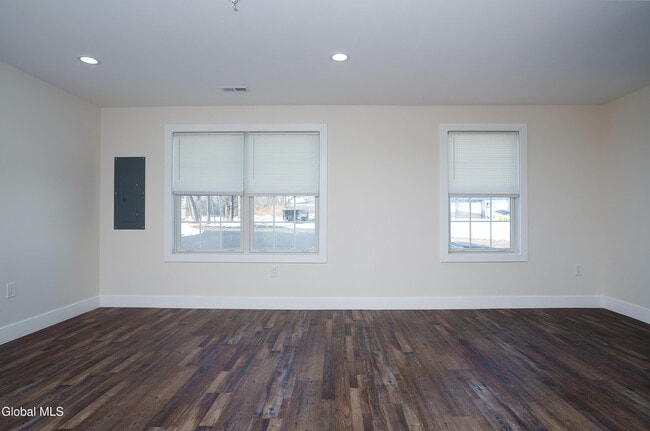 Building Photo - 6 Arrow St