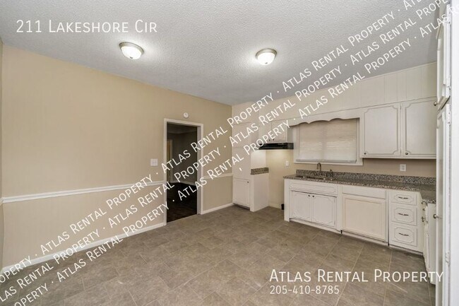 Building Photo - 211 Lakeshore Cir