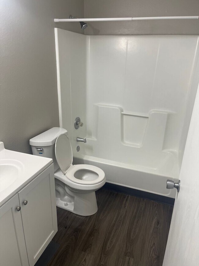 Building Photo - 1624 Pleasant View Dr