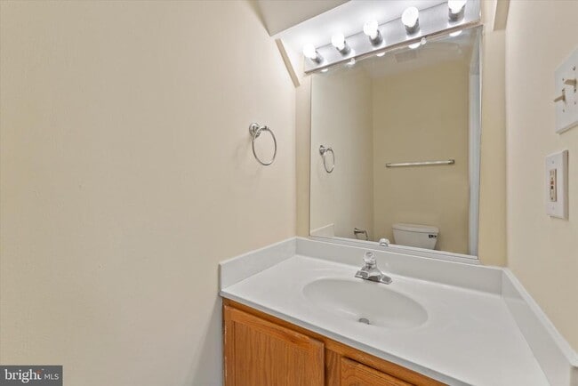 Building Photo - 7385 Emerald Dr