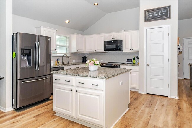 Building Photo - 303 Schuylerville Dr