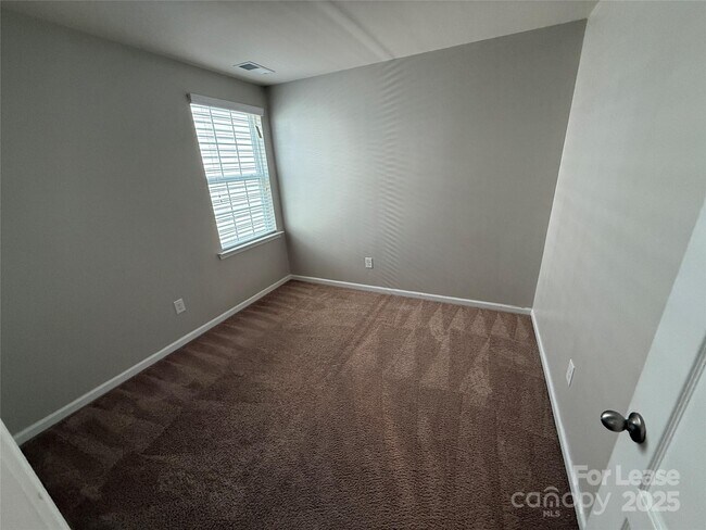 Building Photo - 15124 Evergreen House Dr