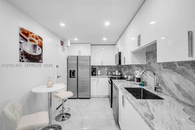 Building Photo - 3901 S Ocean Dr