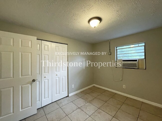 Building Photo - 2912 W 15th St