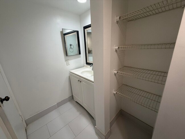 Building Photo - 731 Springdale Cir