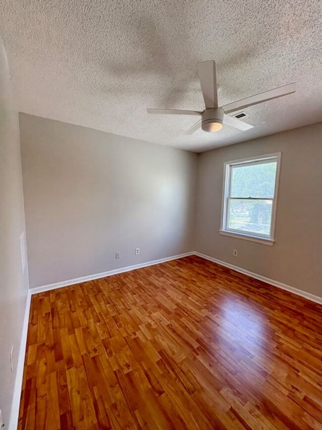 Building Photo - Charming End Unit Two Bedroom Townhome on ...