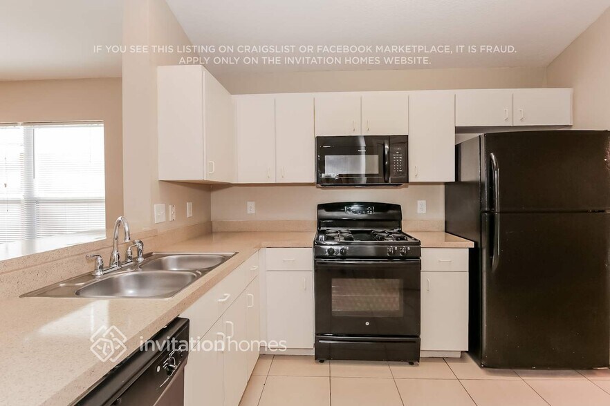 Building Photo - 10353 Lakeside Vista Dr