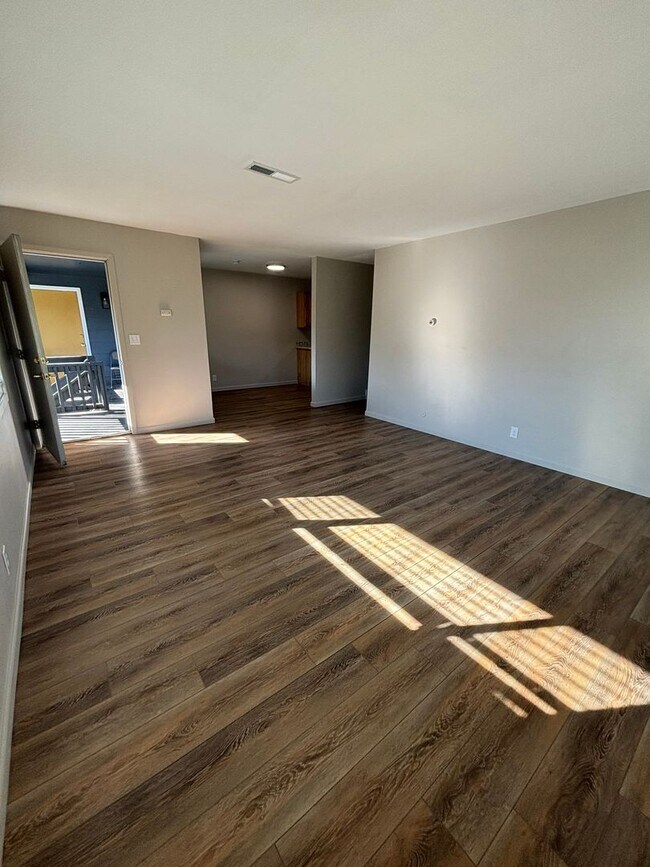 Building Photo - 1404 Toole Ave