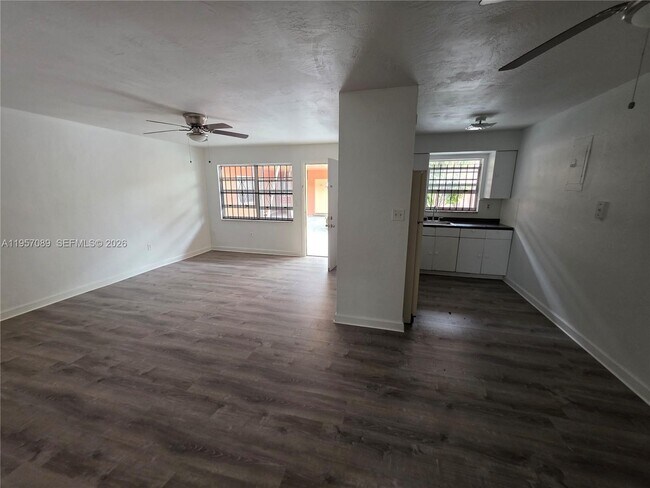 Building Photo - 45 E 11th St