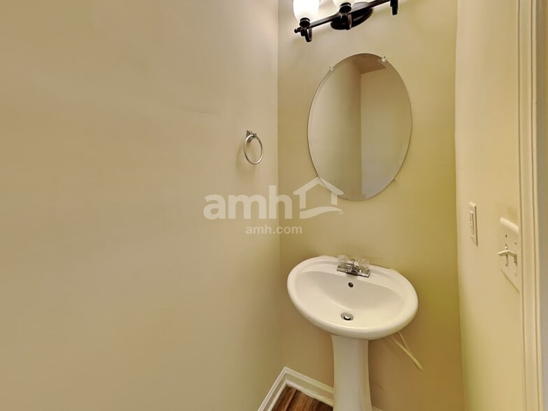 Building Photo - 80 Torero Trl