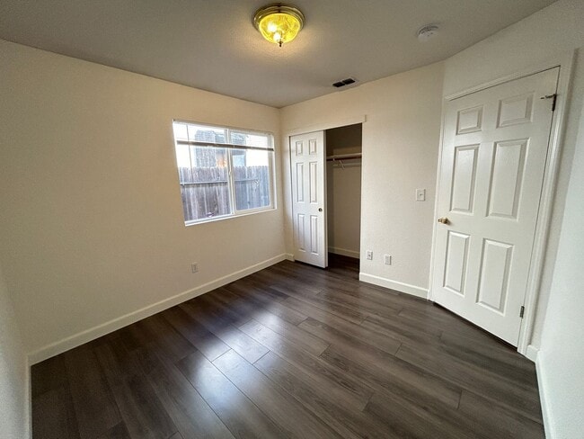 Building Photo - Rent Today LEASE!! Elegant 3-Bedroom Home with Modern Design & Prime Location