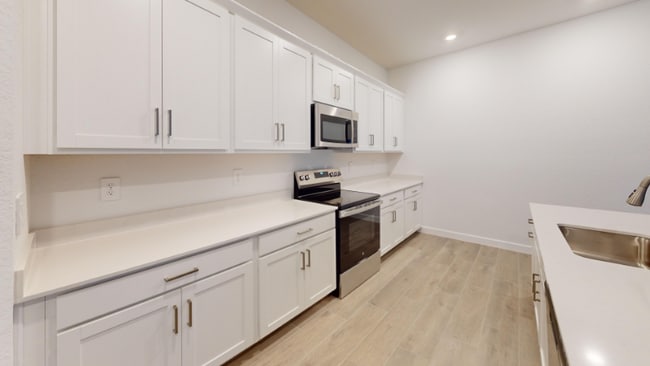 Building Photo - 7913 Lakes Edge Ln