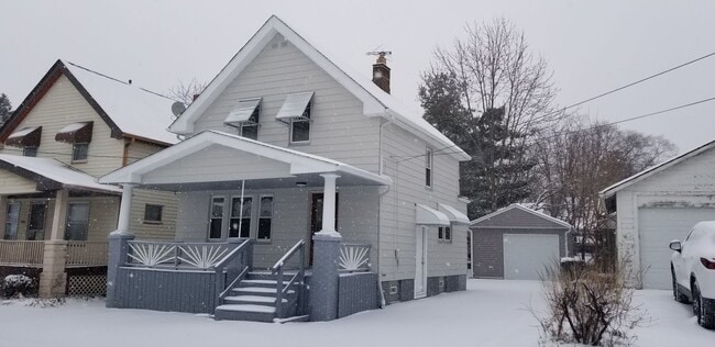 Building Photo - Old Brooklyn Area - 3 Bedroom Single Famil...