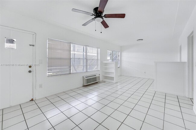 Building Photo - 966 Biarritz Dr