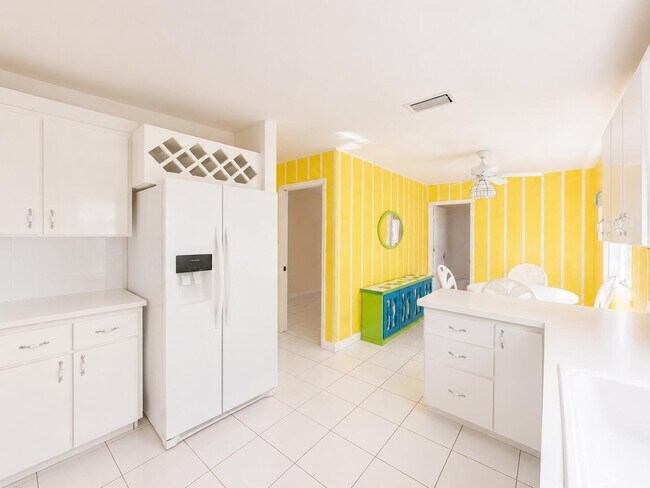 Building Photo - 7758 Cloverfield Cir