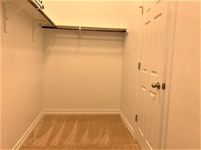 Building Photo - 6605 Verona Pl