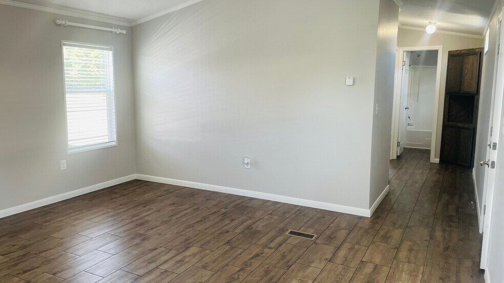 Living - 1192 Village St