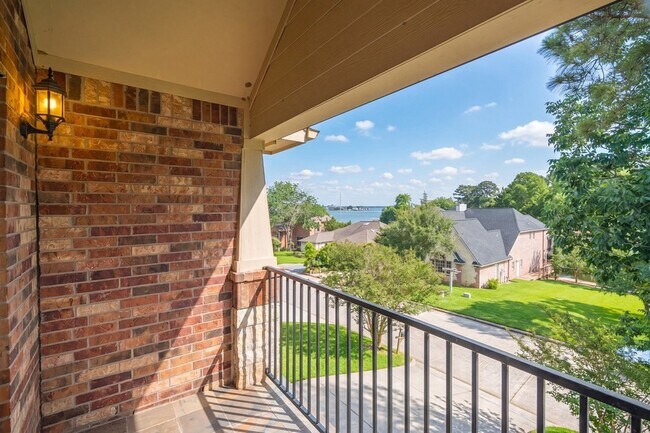 Building Photo - 13302 Hidden Valley Dr