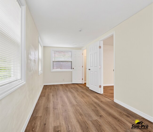 Building Photo - 213 Live Oak Ave