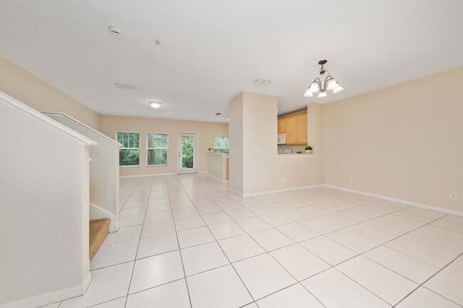 Building Photo - Town House 3 Bedroom and /2.5 Bathrooms. At Lee Vista area gated Community.